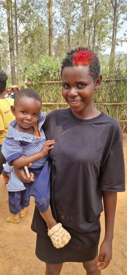jeune maman vient chercher sa petite